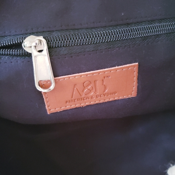 A & B America and Beyond Bohemian Fringe Shoulder Bag - Picture 9 of 14